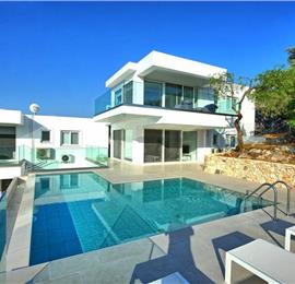 4 bedroom villa with infinity pool and sea view in Perithia, Corfu, sleeps 9